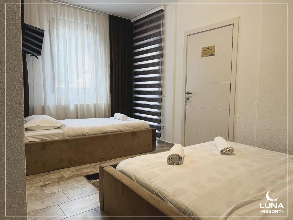 Luna Resort Pejë Esterno foto