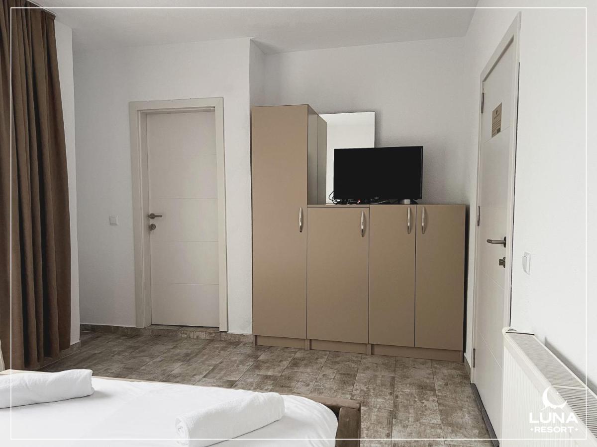 Luna Resort Pejë Esterno foto