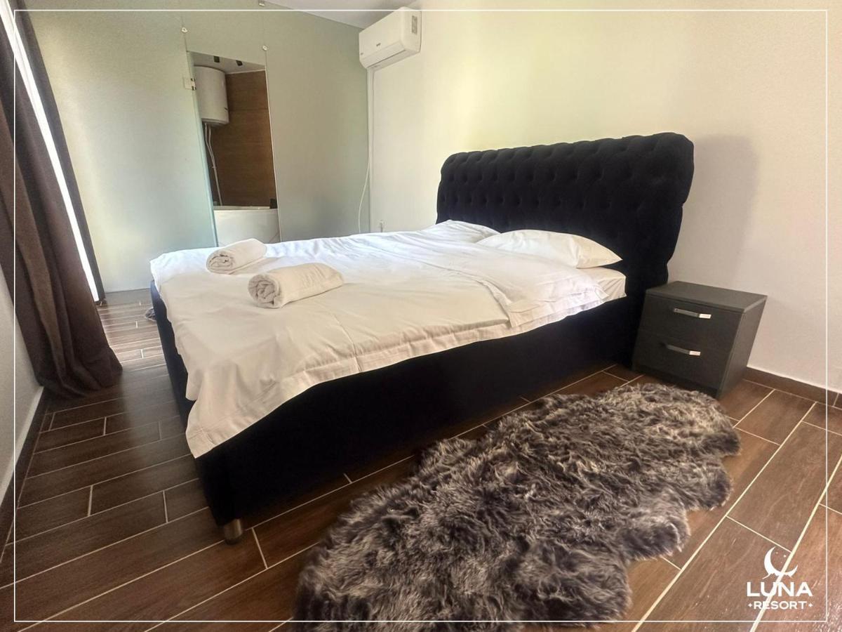 Luna Resort Pejë Esterno foto