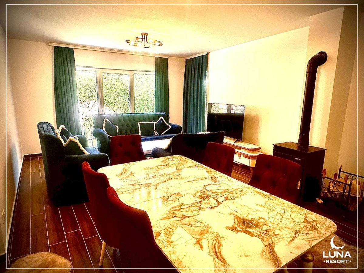 Luna Resort Pejë Esterno foto