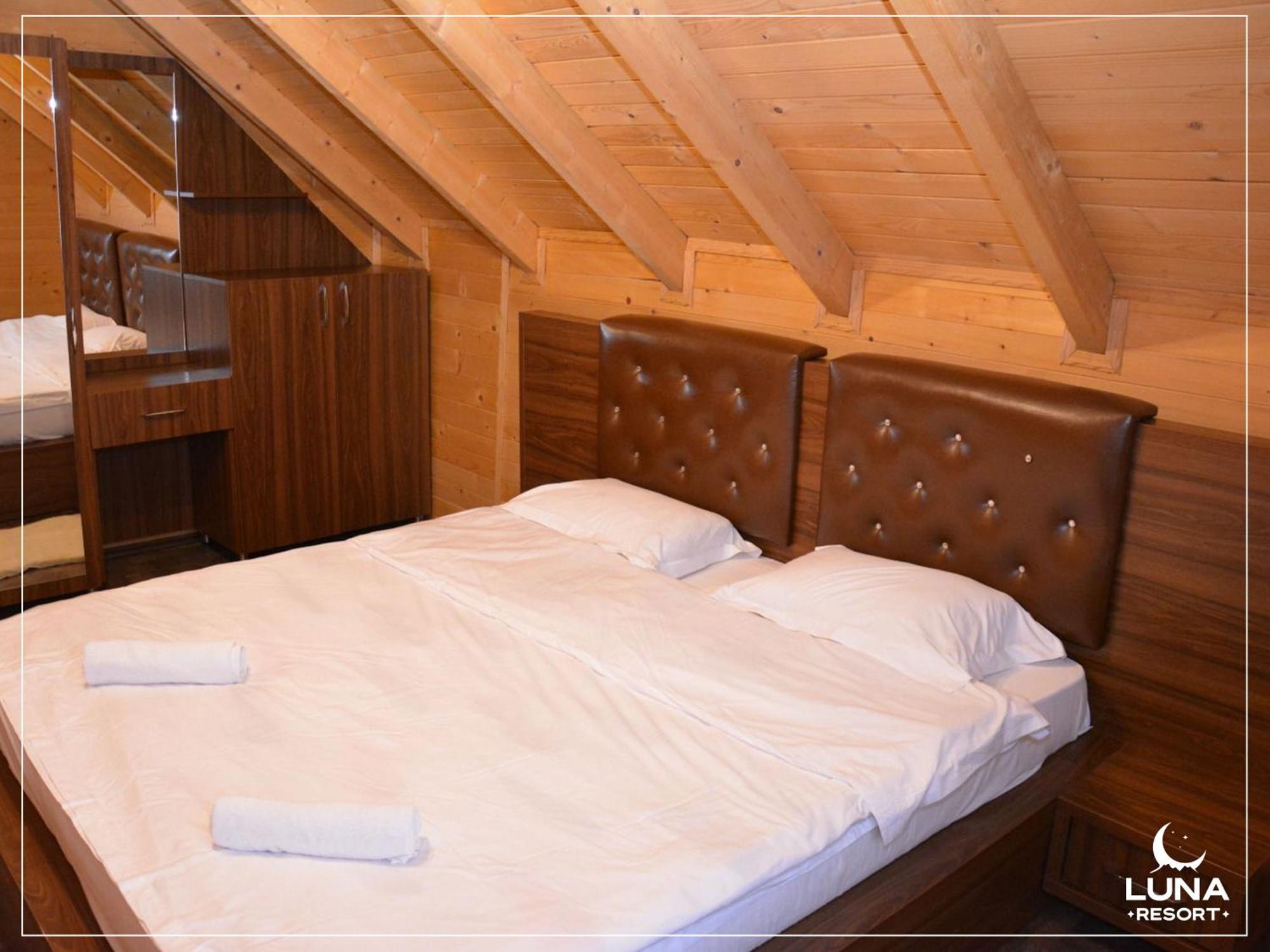 Luna Resort Pejë Esterno foto