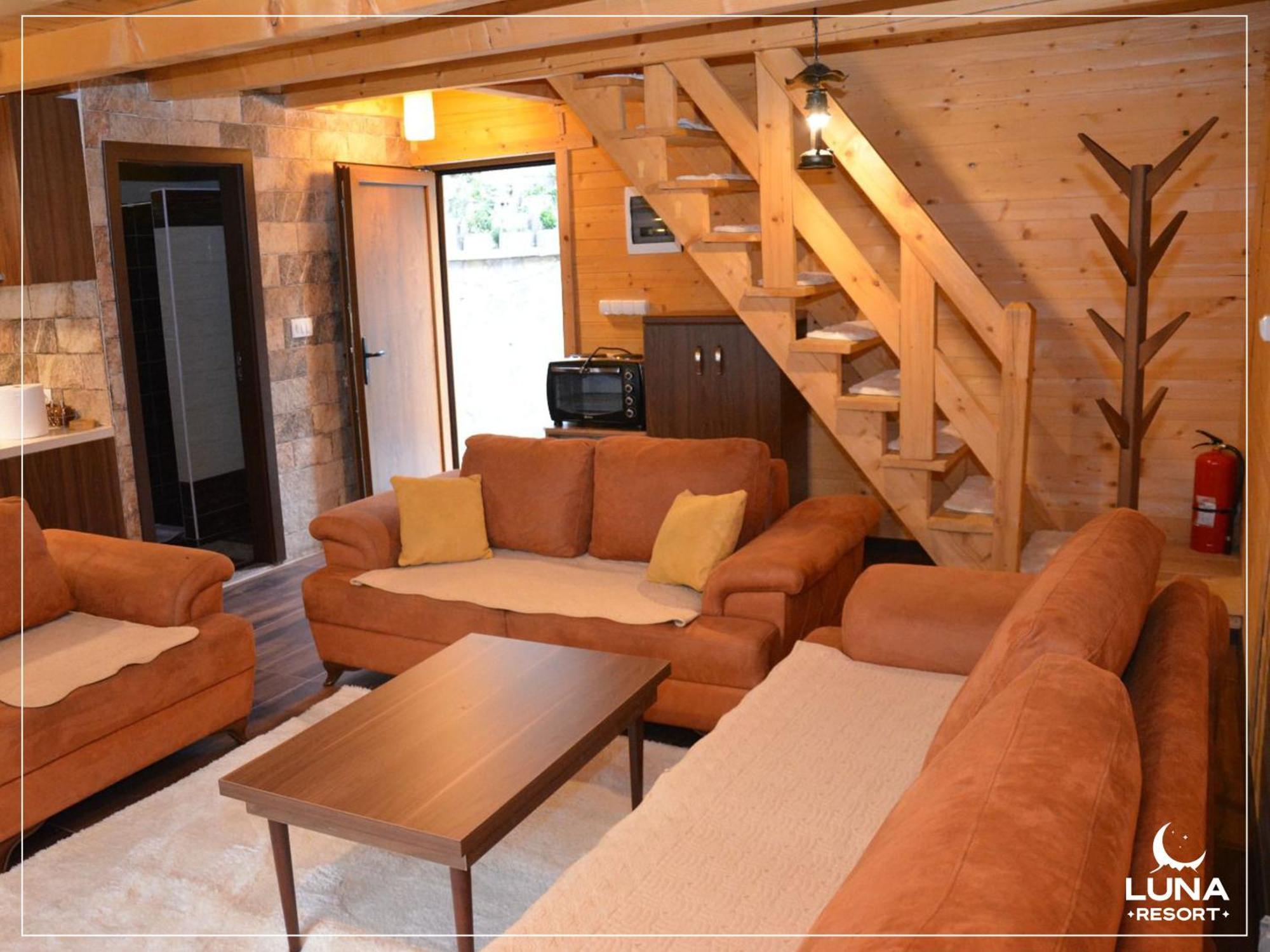 Luna Resort Pejë Esterno foto