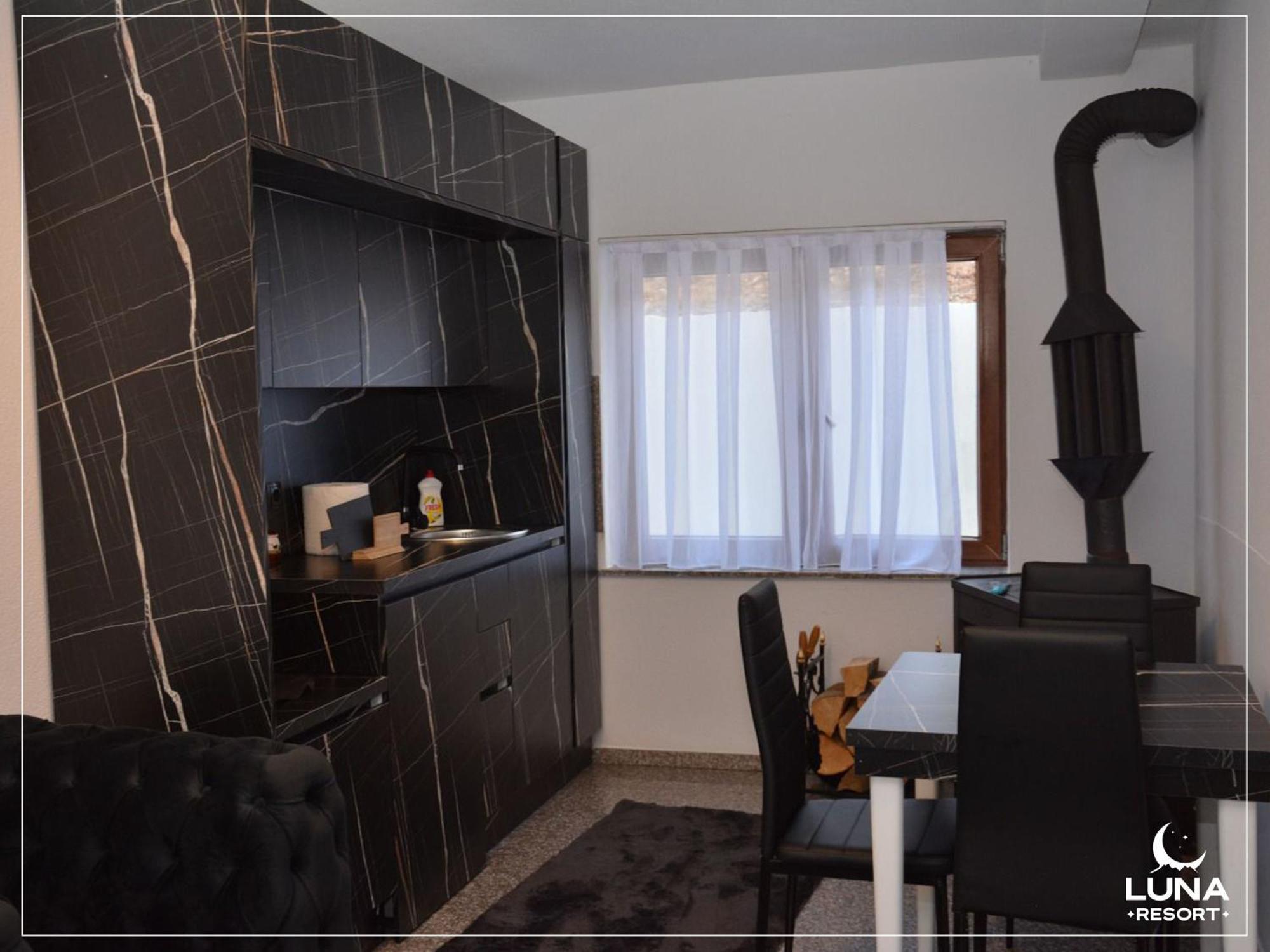 Luna Resort Pejë Esterno foto