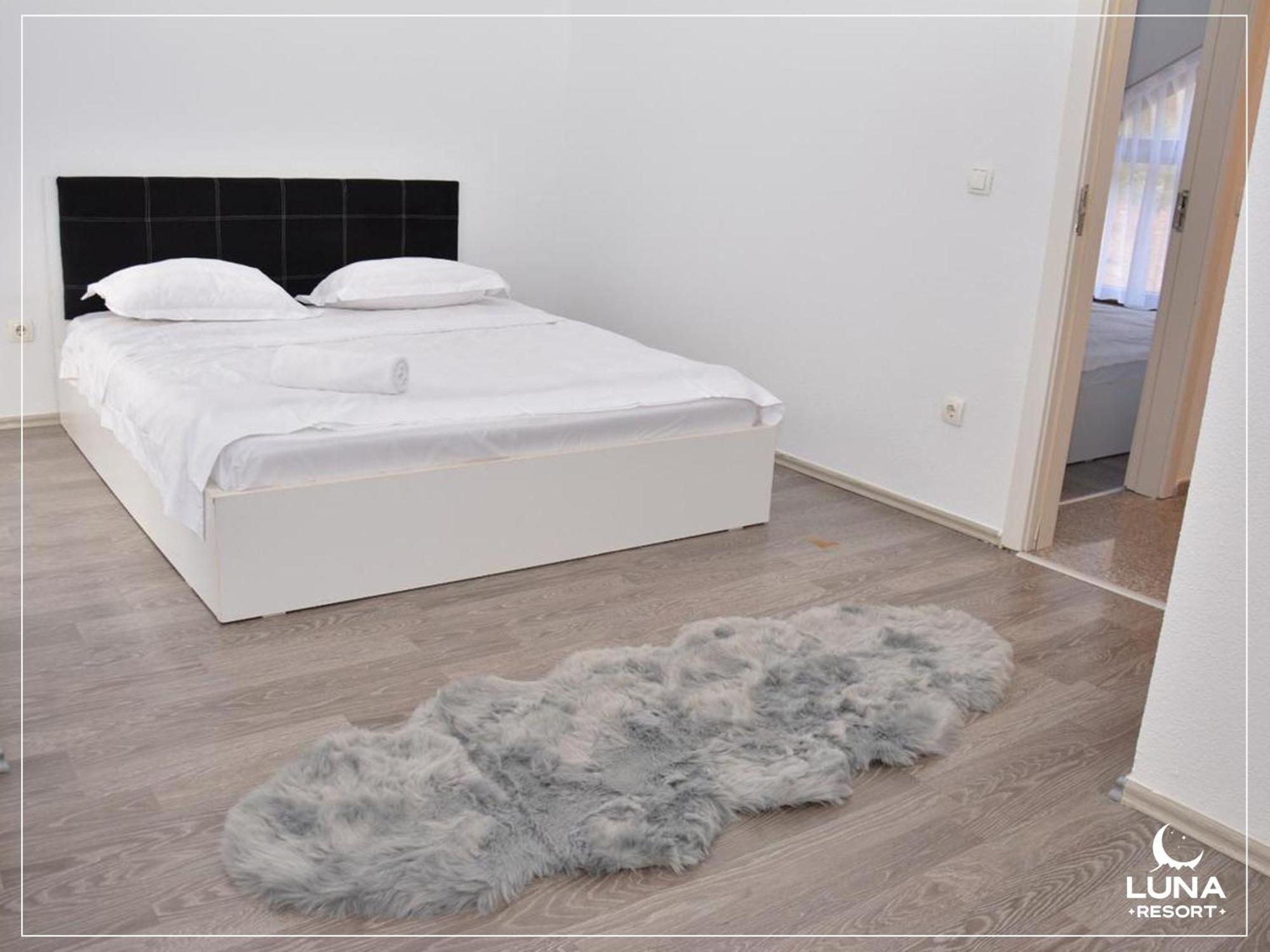 Luna Resort Pejë Esterno foto