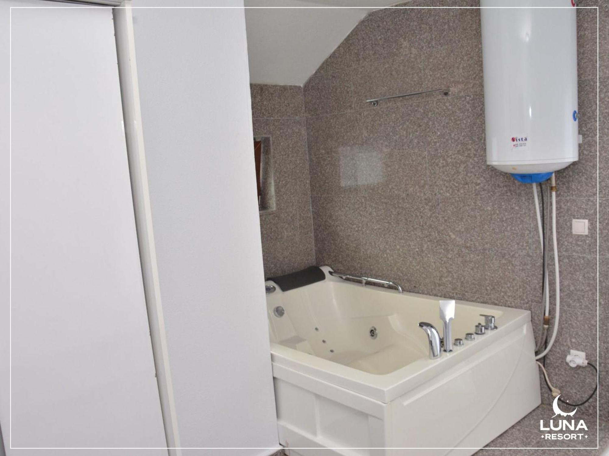 Luna Resort Pejë Esterno foto