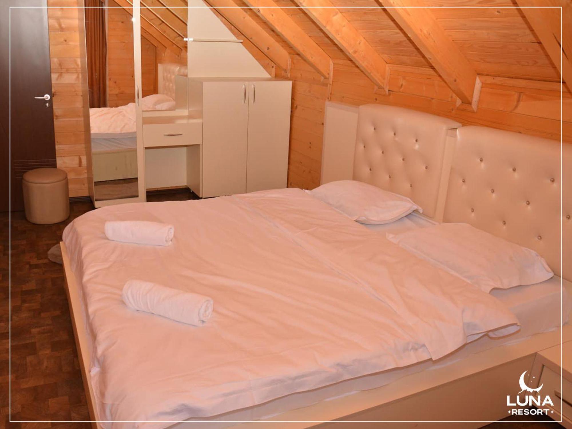 Luna Resort Pejë Esterno foto
