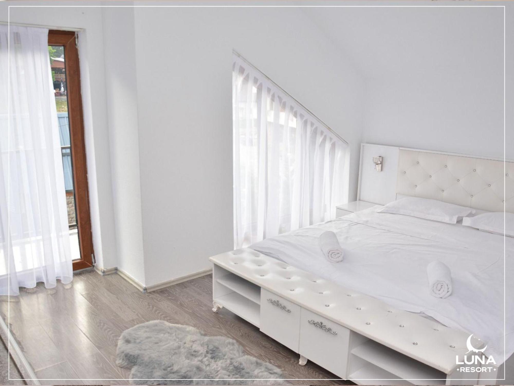 Luna Resort Pejë Esterno foto